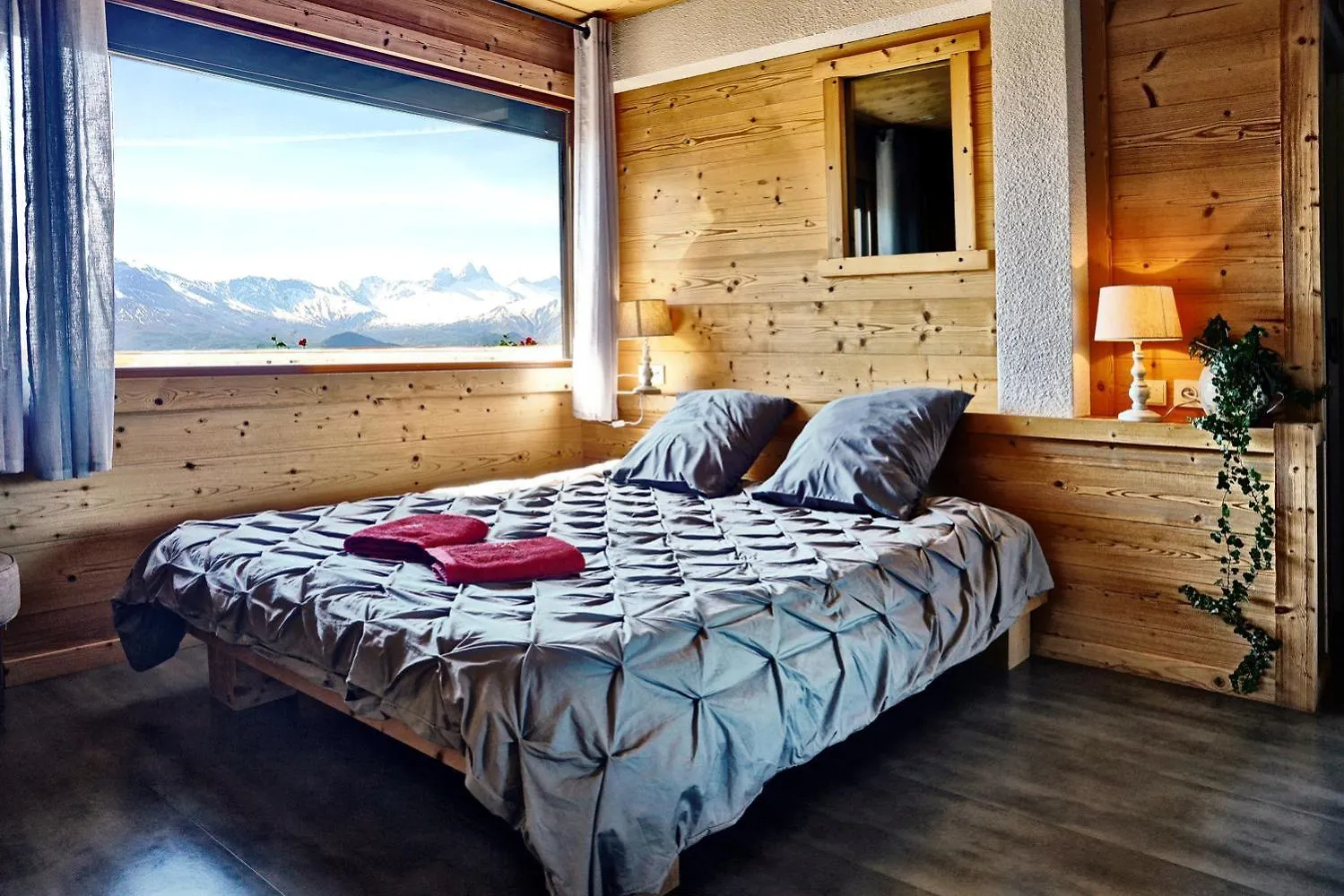 Chalet Hotel La Tuviere Bike Inn contacts
